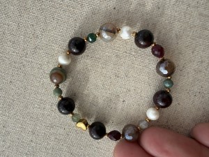 Bransoletka-z-Granatow-Agatow-i-Perel.jpeg